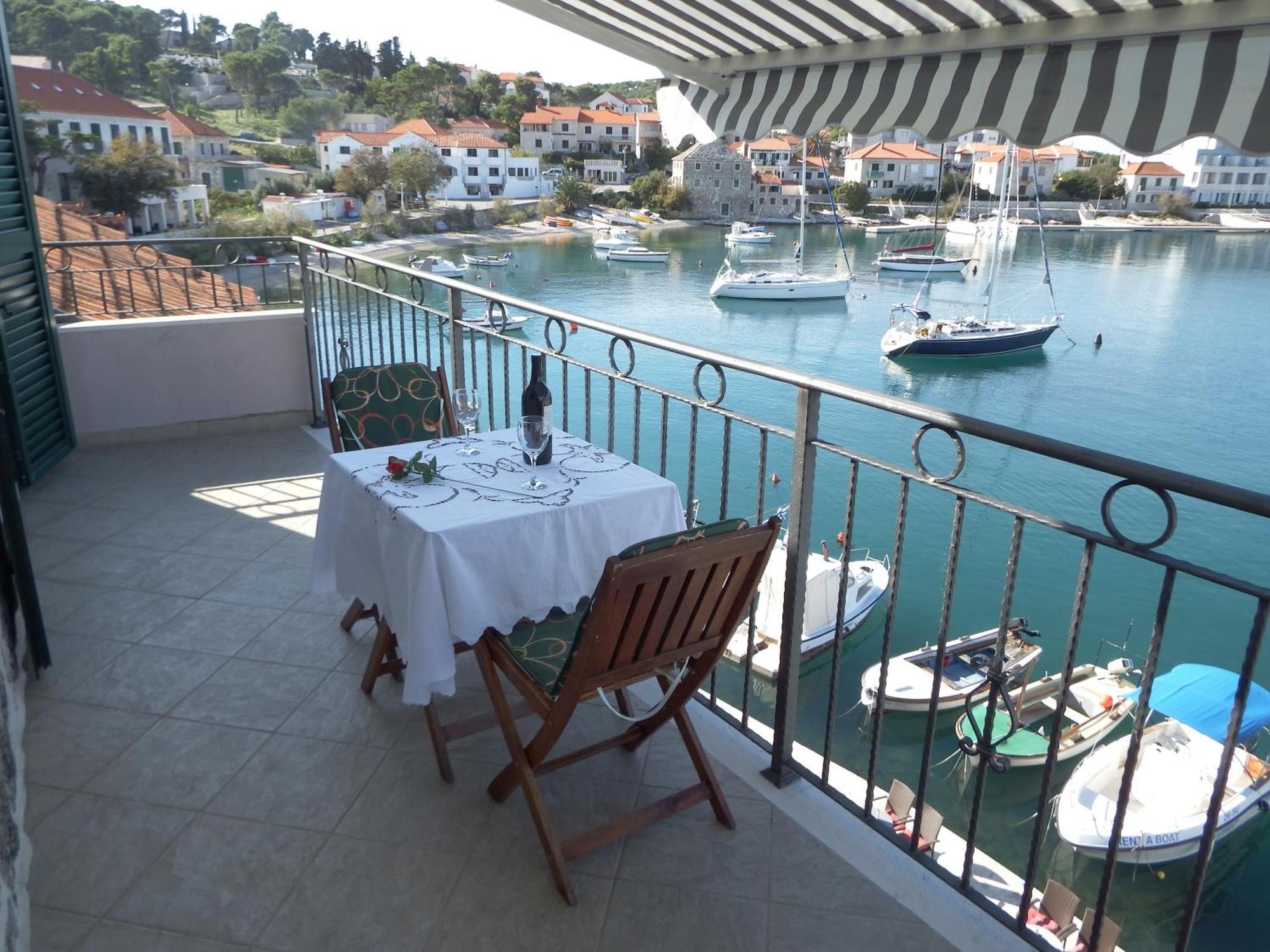 Direct At Sea Apartment Постира Екстериор снимка